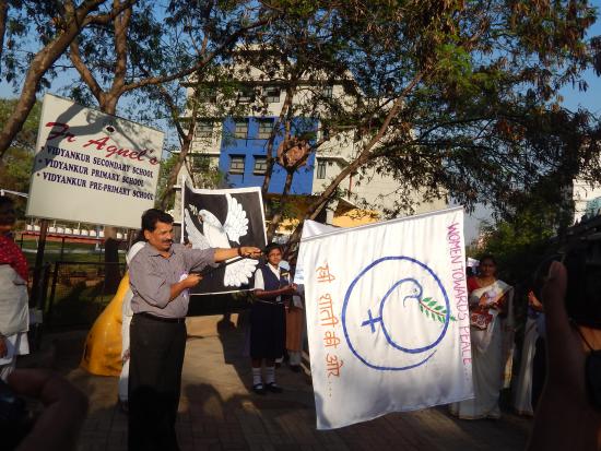 Flagging off the rally by Inspector Peter Lobo.